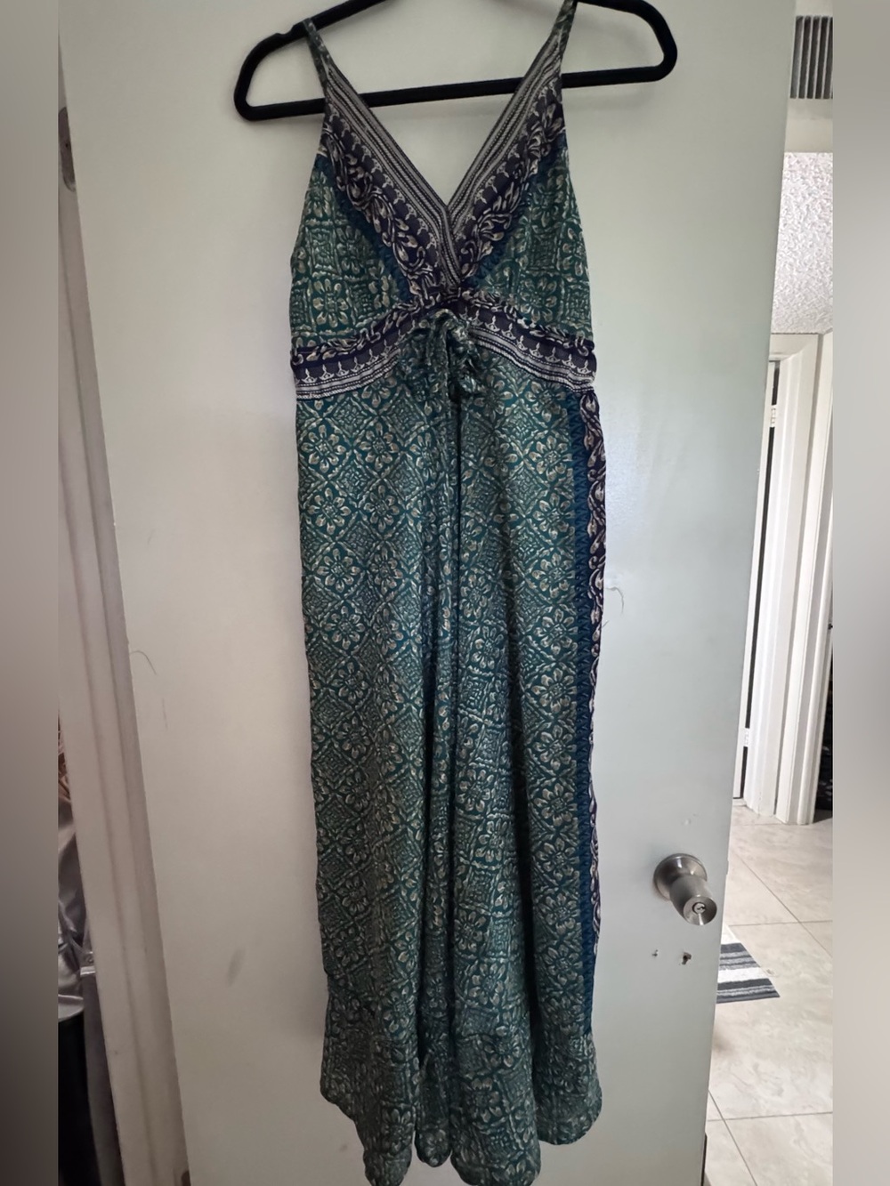 Sleeveless V-Neck Midi Dress in Teal Blue - Picture 4 of 9